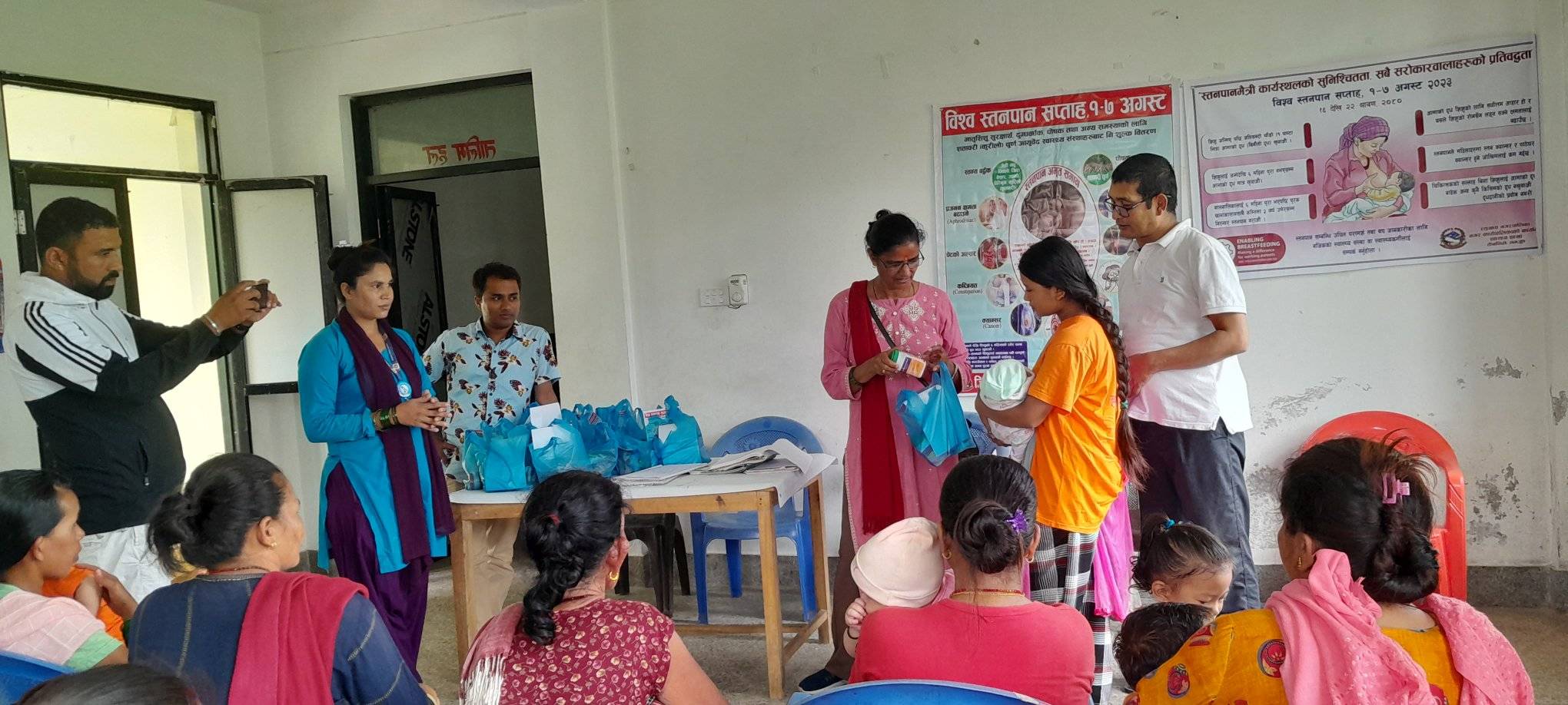 जिल्ला आयुर्वेद स्वास्थ्य केन्द्र, लमजुङले विश्व स्तनपान सप्ताह मनाउदै ।