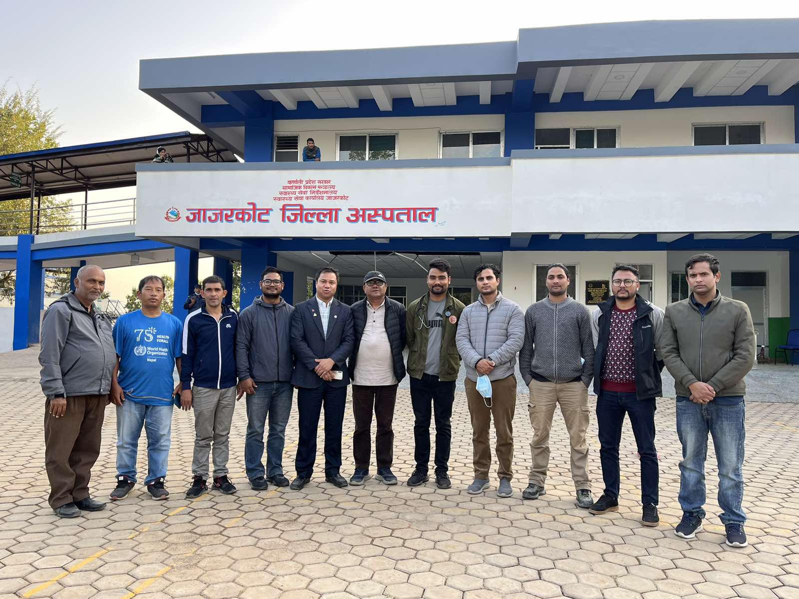 गण्डकी प्रदेश सरकारले खटाएको स्वास्थ्यकर्मीको टोलीले भूकम्प प्रभावित क्षेत्रमा पुगी काम शुरु गरेको छ।